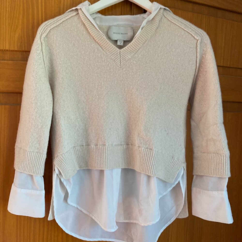 Brochu Walker Looker Layered V-Neck Almond with White Underlayer Size SMALL